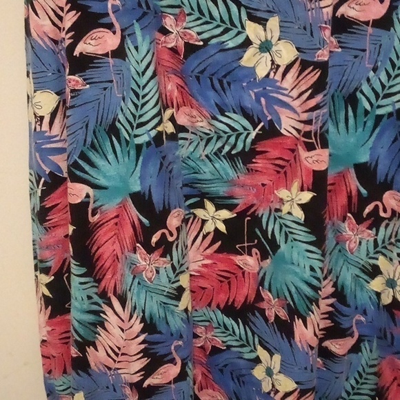 Secret Treasures Pullover Cover Up - Size L-XL (14-18) - Picture 2 of 6